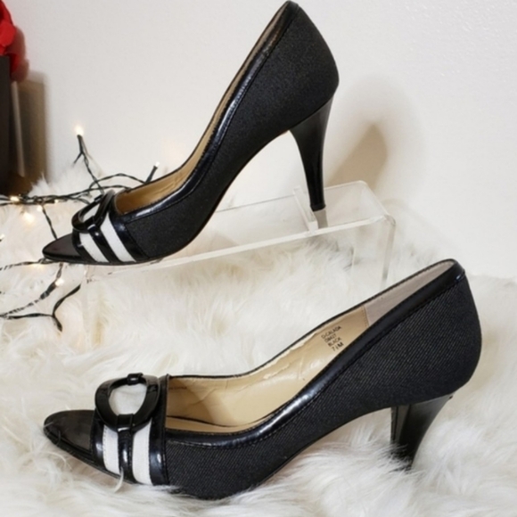 RARE Oscar de la Renta O Calada Peep Toe Heels 7.5 Luxury Elegant Castlecore - Picture 4 of 16